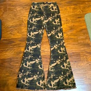 Boutique Camo Super Flares